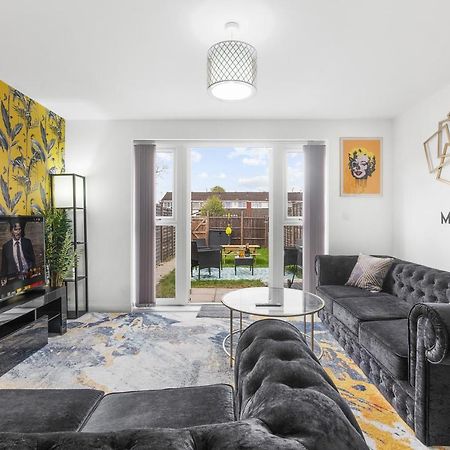 Luxury 2 Bed House City Centre ✘ Bbq & Garden ☆ Family Friendly→ Swingball & Outdoor Furniture - Free Parking → With 50 Inch Smart Tv, Free Netflix & Wifi ✘ Comfy Seating Area - By Maevela Birmingham Eksteriør billede