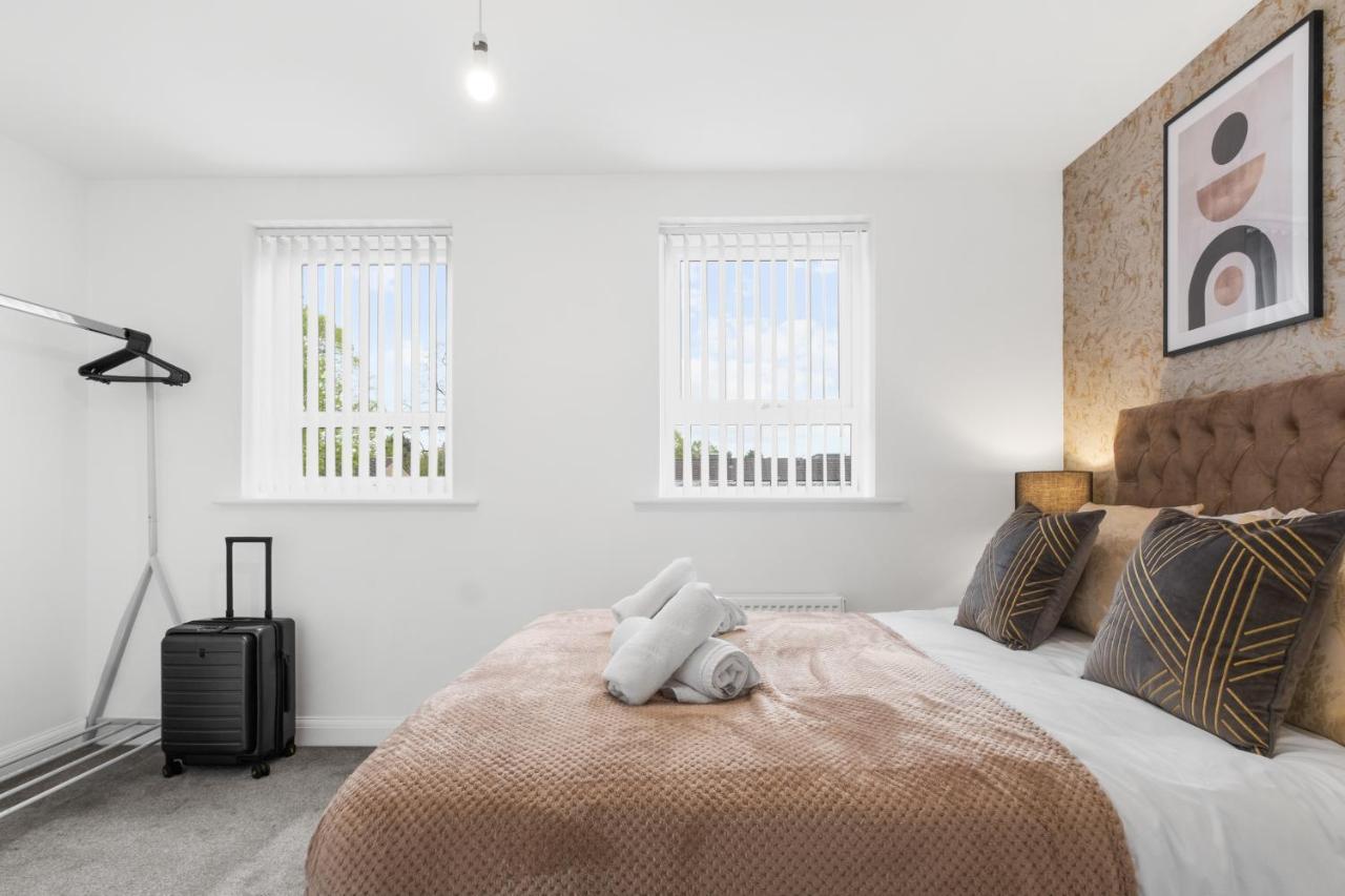 Luxury 2 Bed House City Centre ✘ Bbq & Garden ☆ Family Friendly→ Swingball & Outdoor Furniture - Free Parking → With 50 Inch Smart Tv, Free Netflix & Wifi ✘ Comfy Seating Area - By Maevela Birmingham Eksteriør billede