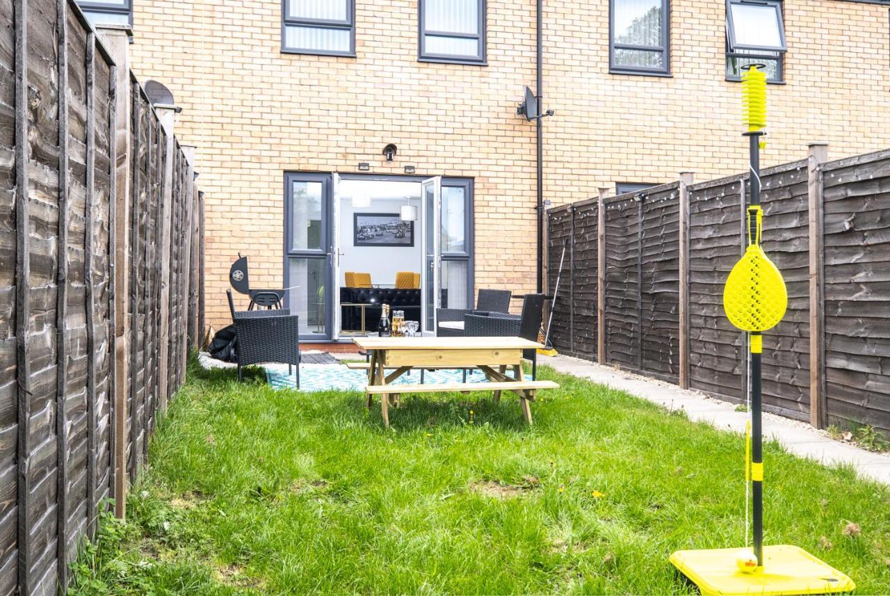 Luxury 2 Bed House City Centre ✘ Bbq & Garden ☆ Family Friendly→ Swingball & Outdoor Furniture - Free Parking → With 50 Inch Smart Tv, Free Netflix & Wifi ✘ Comfy Seating Area - By Maevela Birmingham Eksteriør billede