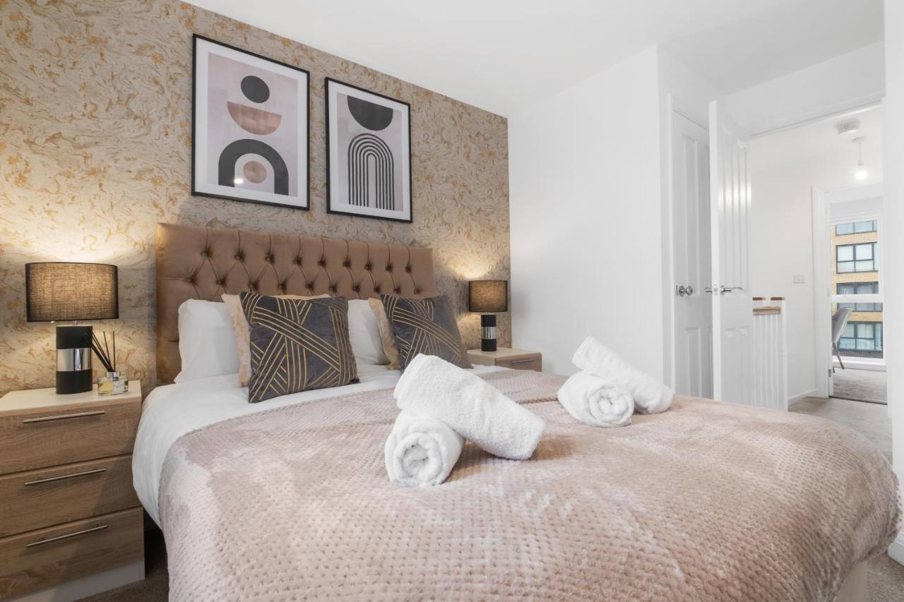 Luxury 2 Bed House City Centre ✘ Bbq & Garden ☆ Family Friendly→ Swingball & Outdoor Furniture - Free Parking → With 50 Inch Smart Tv, Free Netflix & Wifi ✘ Comfy Seating Area - By Maevela Birmingham Eksteriør billede