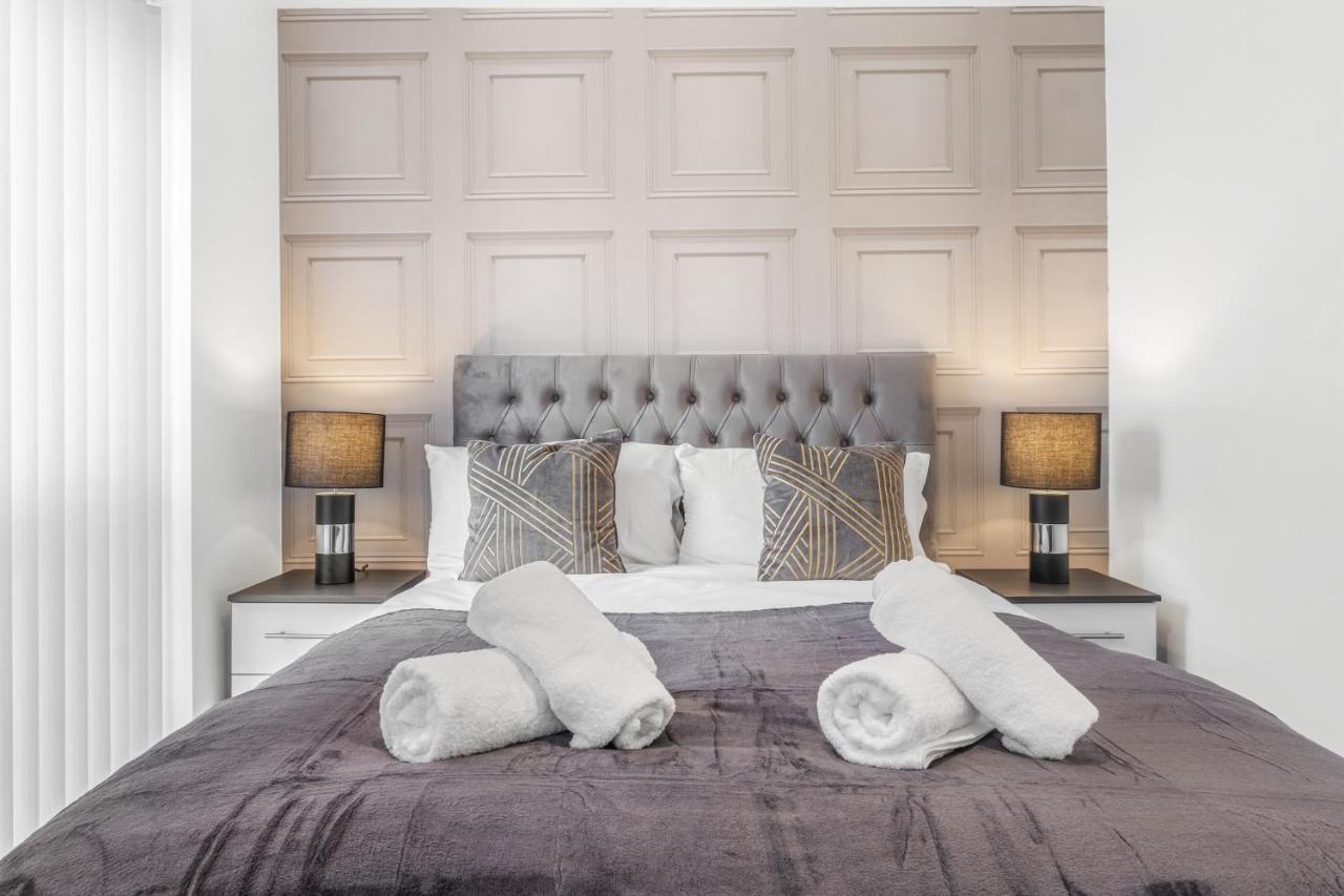 Luxury 2 Bed House City Centre ✘ Bbq & Garden ☆ Family Friendly→ Swingball & Outdoor Furniture - Free Parking → With 50 Inch Smart Tv, Free Netflix & Wifi ✘ Comfy Seating Area - By Maevela Birmingham Eksteriør billede